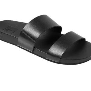 Size 6 Reef Cushion Vista sandals all black only worn a few times